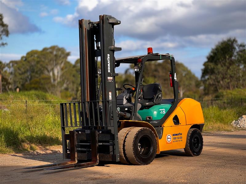 Photo 2. Komatsu FD45YT  4.5M 4.5T diesel forklift telehandler