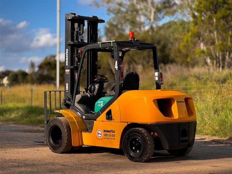 Photo 4. Komatsu FD45YT  4.5M 4.5T diesel forklift telehandler