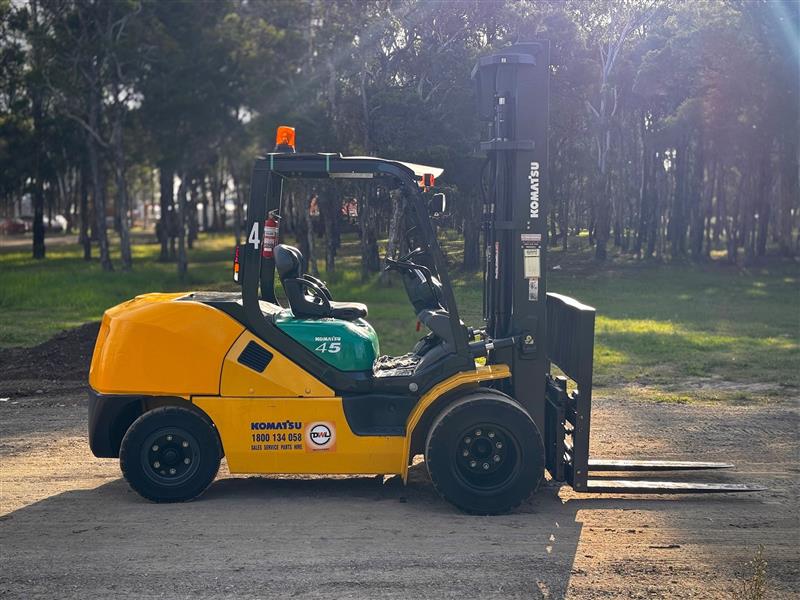 Photo 5. Komatsu FD45YT  4.5M 4.5T diesel forklift telehandler