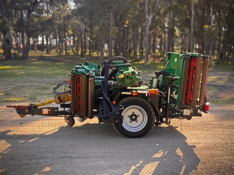 Photo 2. Ransomes TG4650 7 gang fairway greens reel cylinder mower