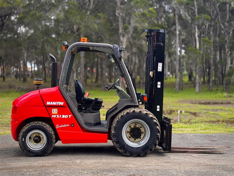 Photo 3. Manitou MSI30 3T all terrain forklift diesel telehandler