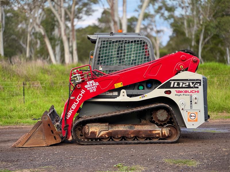 Photo 4. Takeuchi TL12V-2 Positrack High Flow Skid Steer Loader