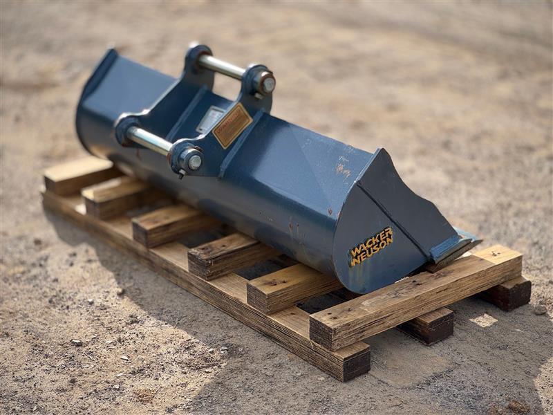 Photo 4. Wacker Neuson 1000MM mud batter bucket