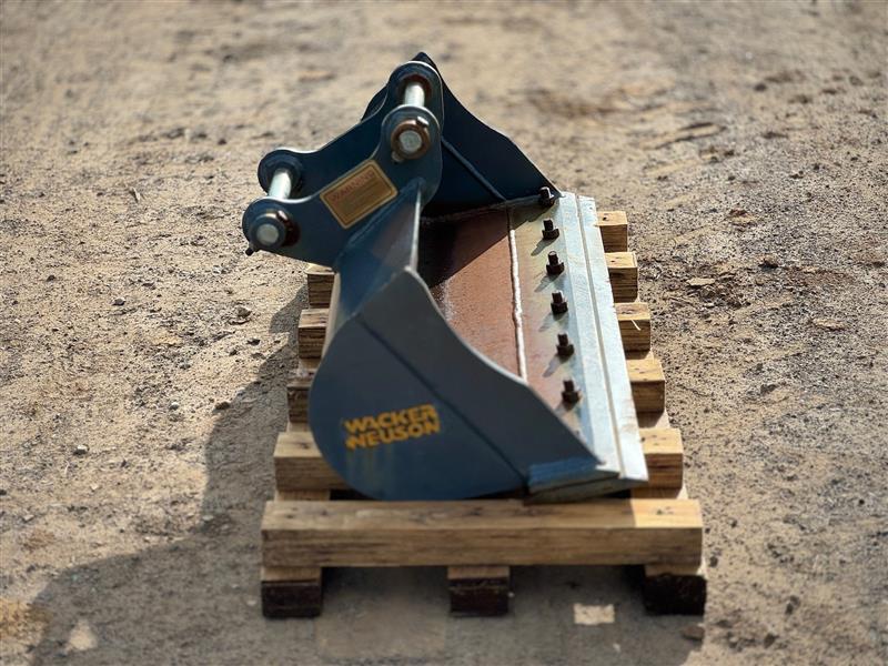 Photo 5. Wacker Neuson 1000MM mud batter bucket