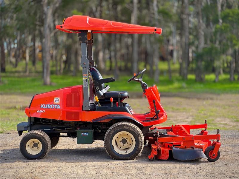 Photo 2. Kubota F3690 72 diesel out front deck ride on lawn mower