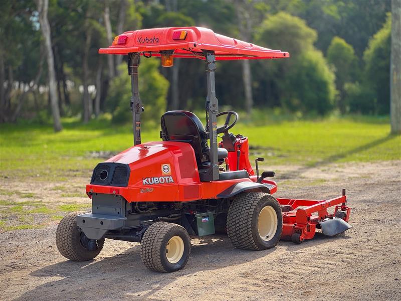 Photo 3. Kubota F3690 72 diesel out front deck ride on lawn mower