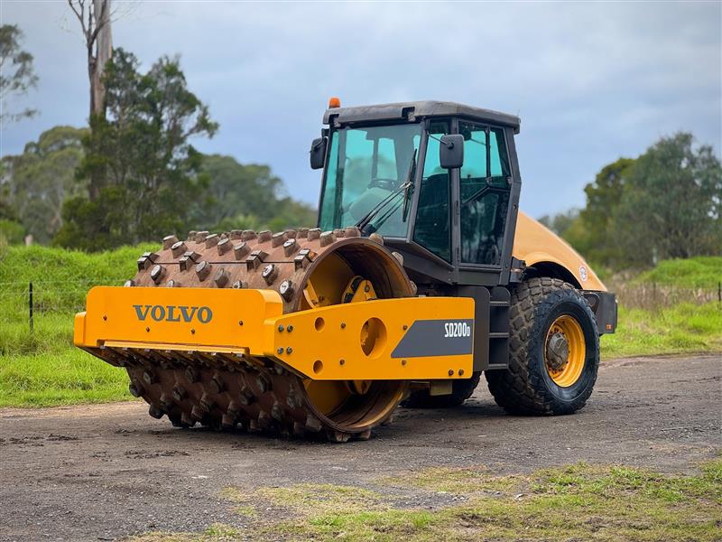 Photo 4. Volvo SD200D 20.5T Single Drum Articulated Padfoot Sheepsfoot roller