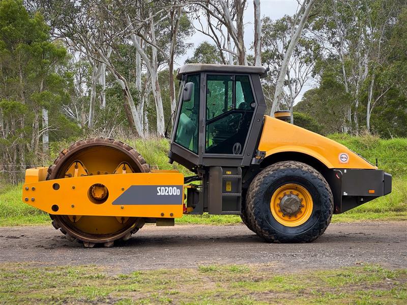 Photo 5. Volvo SD200D 20.5T Single Drum Articulated Padfoot Sheepsfoot roller