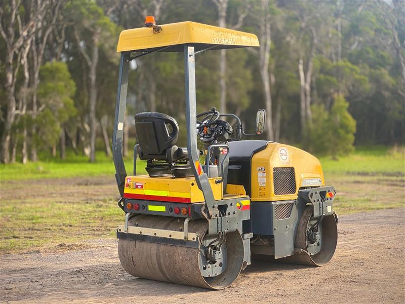 Photo 4. Dynapac CC1200 2.6T dual smooth drum articulated roller