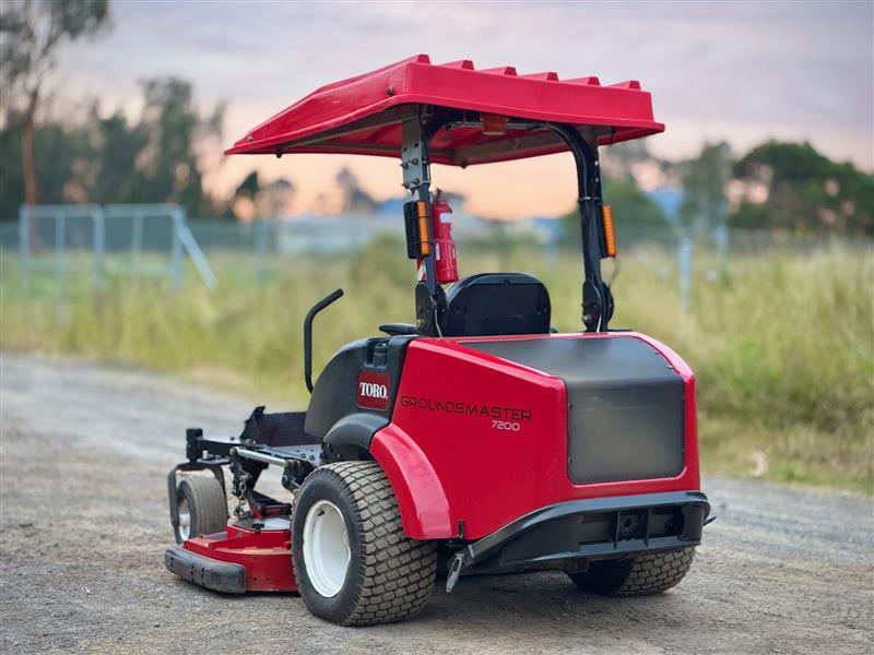 Photo 3. Toro Groundsmaster 7200 diesel commercial zero turn ride on lawn mower