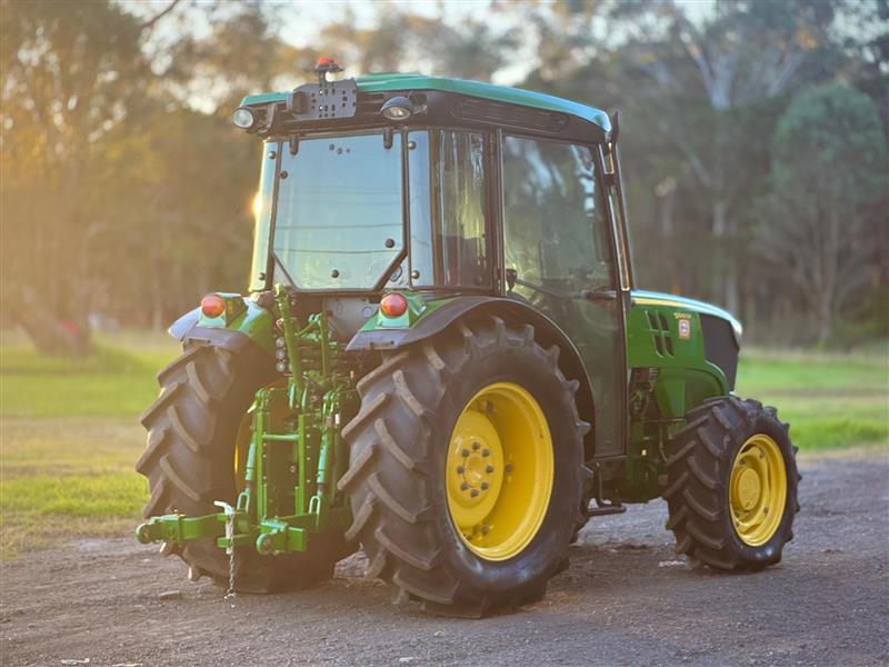 Photo 2. John Deere 5100GF 4wd a/c cabin tractor