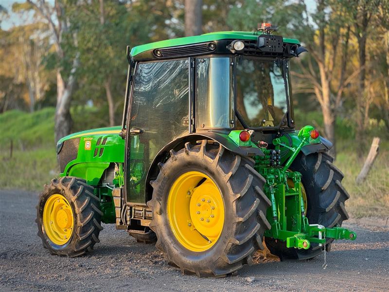 Photo 3. John Deere 5100GF 4wd a/c cabin tractor