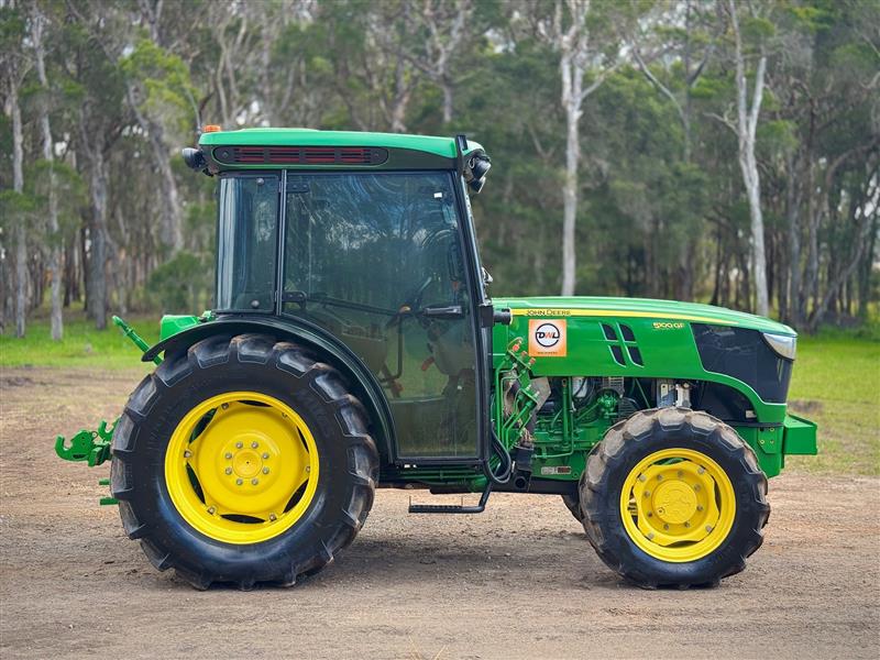 Photo 4. John Deere 5100GF 4x4 a/c cabin tractor