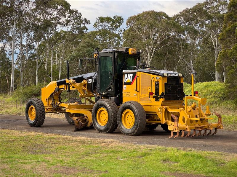 Photo 5. Caterpillar 120M VHP plus articulated grader