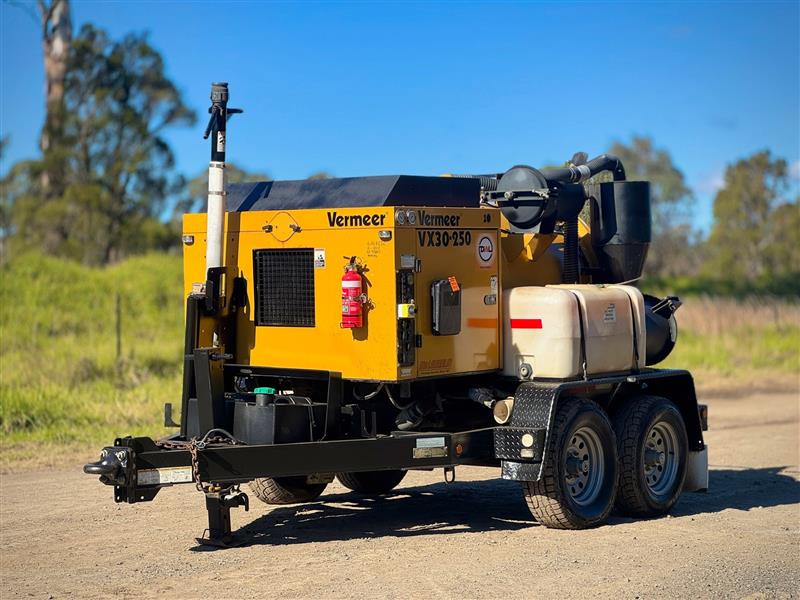 Photo 2. Vermeer VX30-250 trailer mounted hydro water vaccum