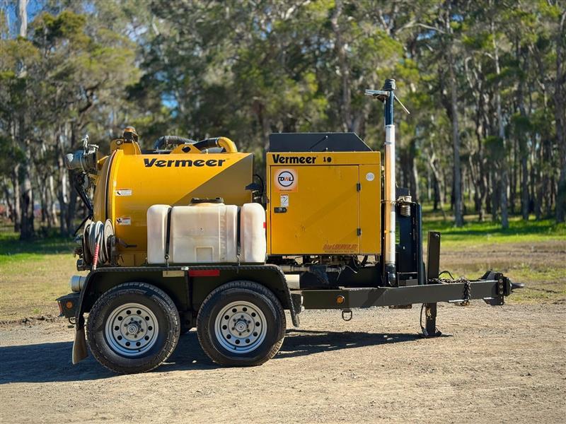Photo 5. Vermeer VX30-250 trailer mounted hydro water vaccum