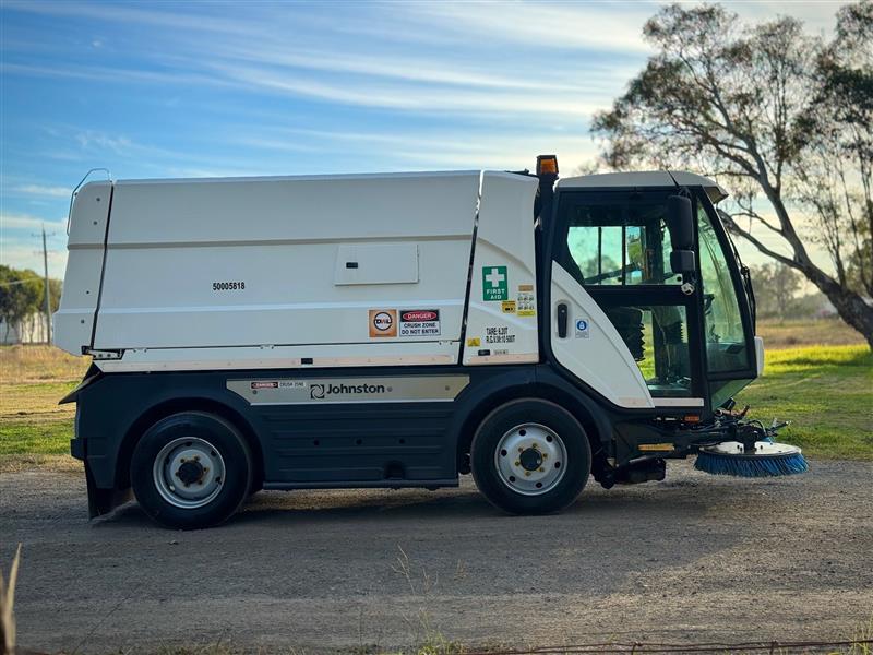 Photo 2. MacDonald Johnston C401 road street factory car park diesel sweeper