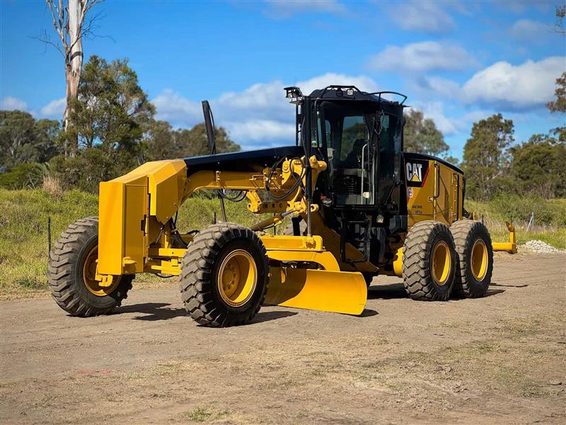 Photo 3. Caterpillar 140M VHP 14ft articulated motoro street grader