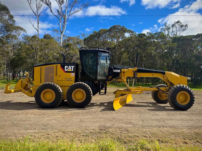 Photo 4. Caterpillar 140M VHP 14ft articulated motoro street grader