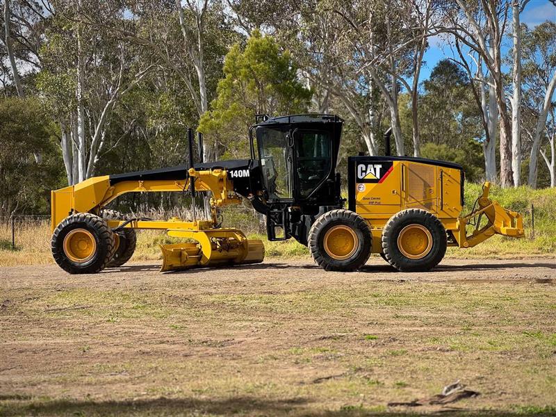 Photo 5. Caterpillar 140M VHP 14ft articulated motoro street grader