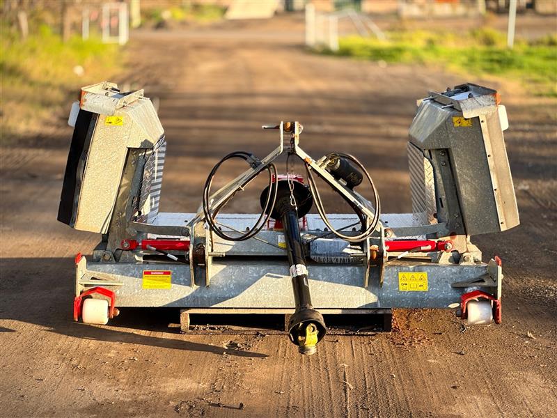 Photo 2. Howard trimax stealth S3 11ft/3.4m slasher