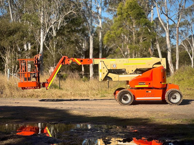Photo 4. JLG M400AJP hybrid boomlift elevated work platform