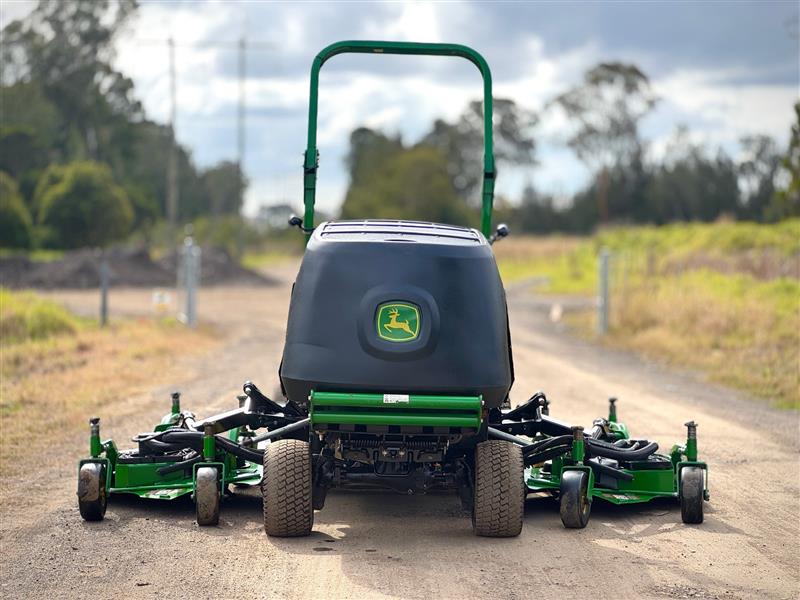 Photo 4. John Deere 1600 ride on diesel commercial out front deck lawn mower
