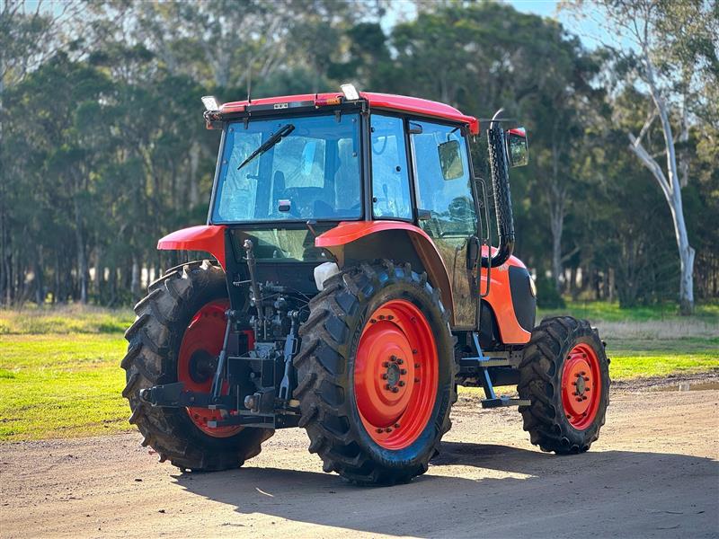 Photo 4. Kubota M108S 4wd fwa a/c cab tractor