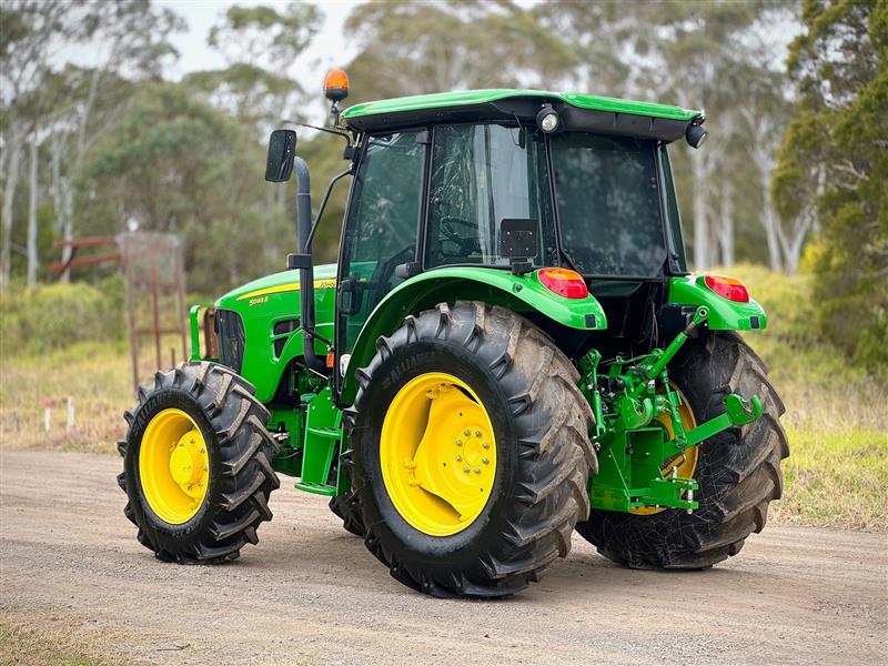 Photo 3. John Deere 5093E a/c cabin tractor