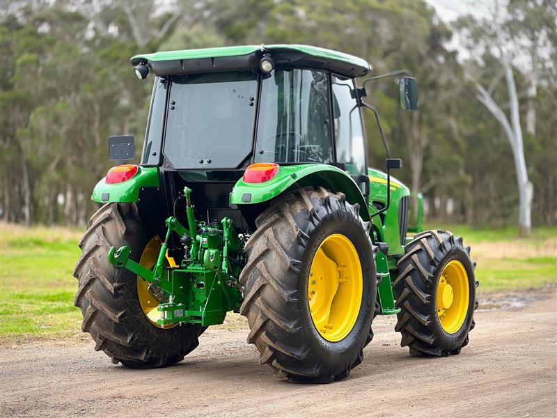 Photo 4. John Deere 5093E a/c cabin tractor