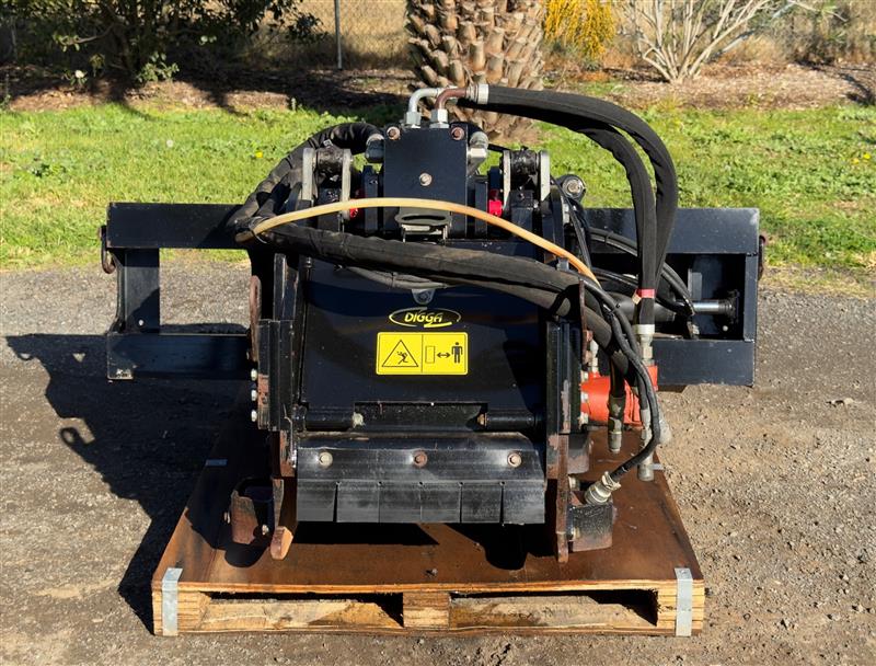 Photo 2. Digga HP450 road profiler cold planer