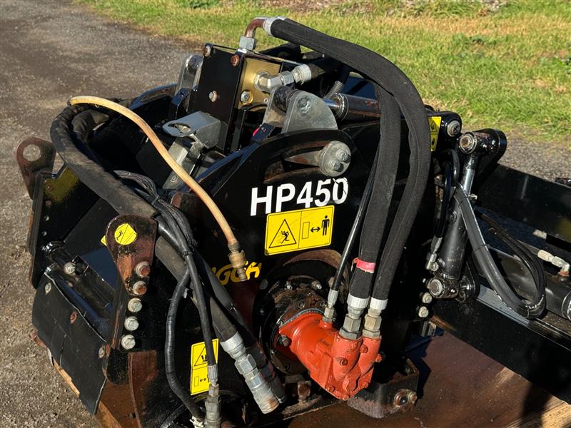 Photo 4. Digga HP450 road profiler cold planer