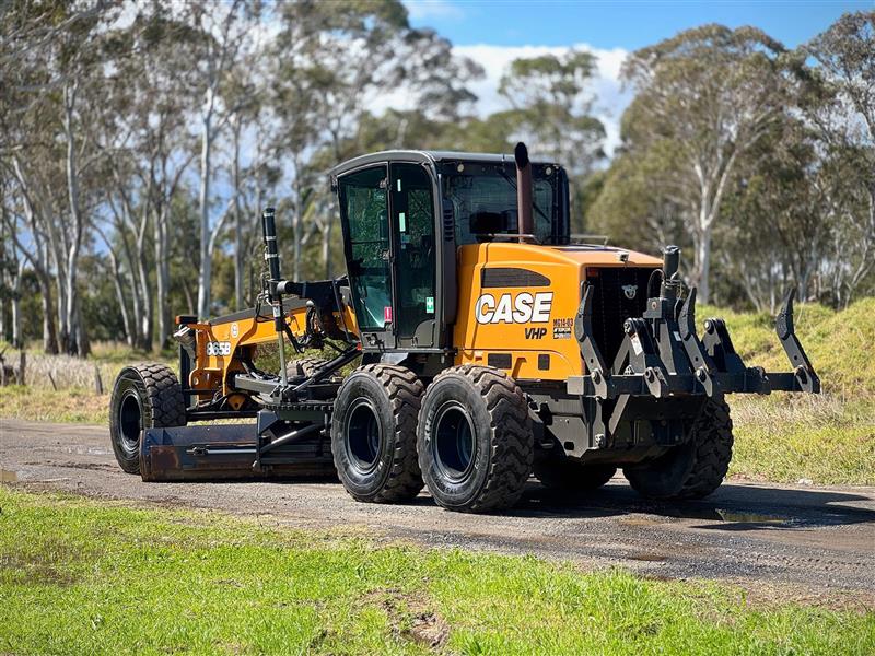 Photo 2. Case 865B VHP articulated motor grader