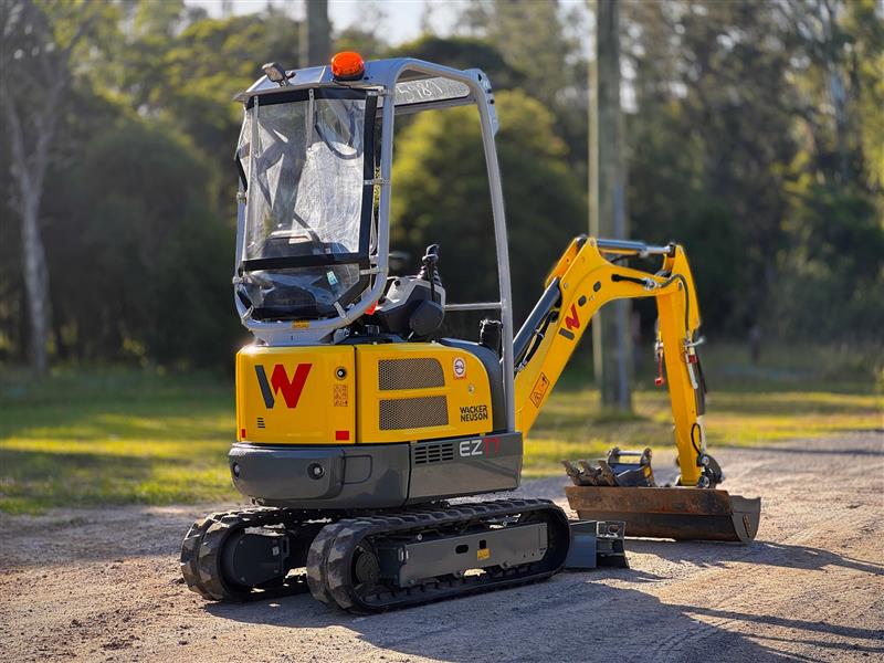 Photo 3. Wacker Neuson EZ17 excavator