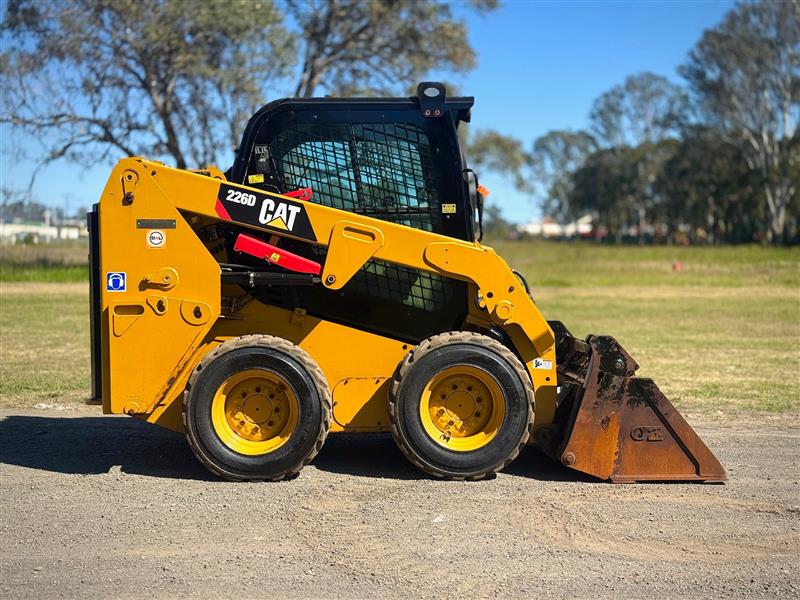 Photo 4. Caterpillar 226D a/c cabin wheeled skid steer loader