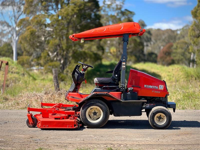 Photo 4. Kubota F3690 72inch diesel out front deck ride on lawn mower