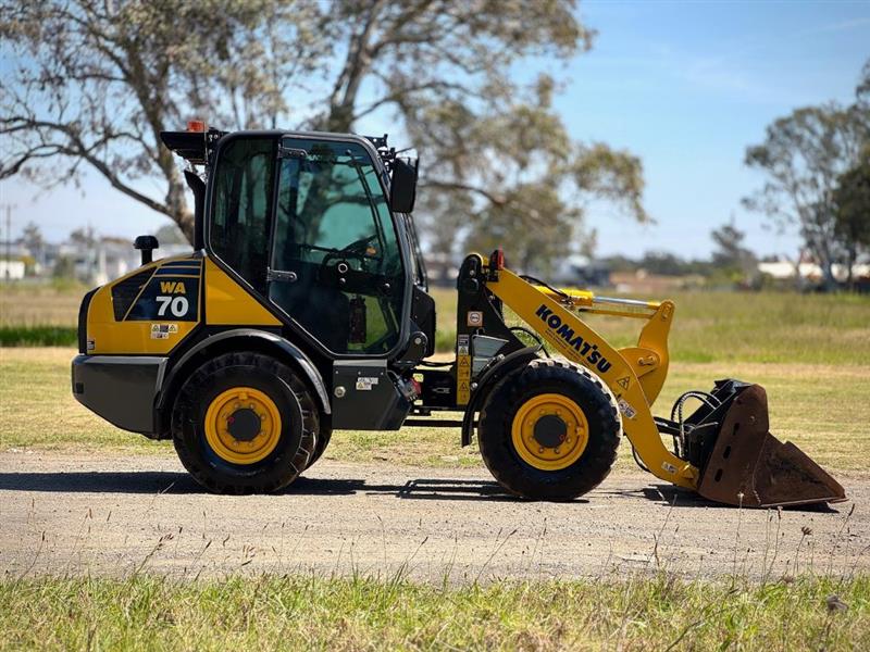 Photo 4. Komatsu WA70-7 5.67T articulated wheel loader