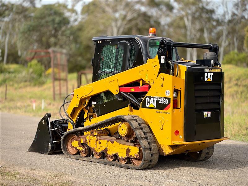 Photo 2. Caterpillar 259D Positrack tracked skid steer loader