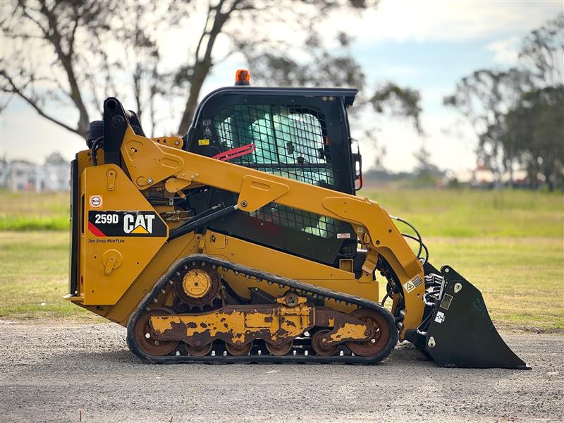 Photo 3. Caterpillar 259D Positrack tracked skid steer loader