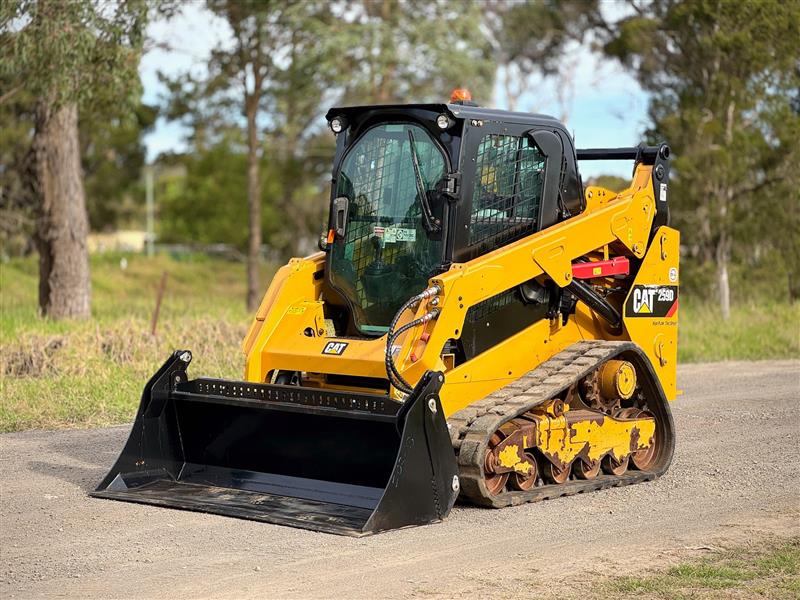 Photo 4. Caterpillar 259D Positrack tracked skid steer loader