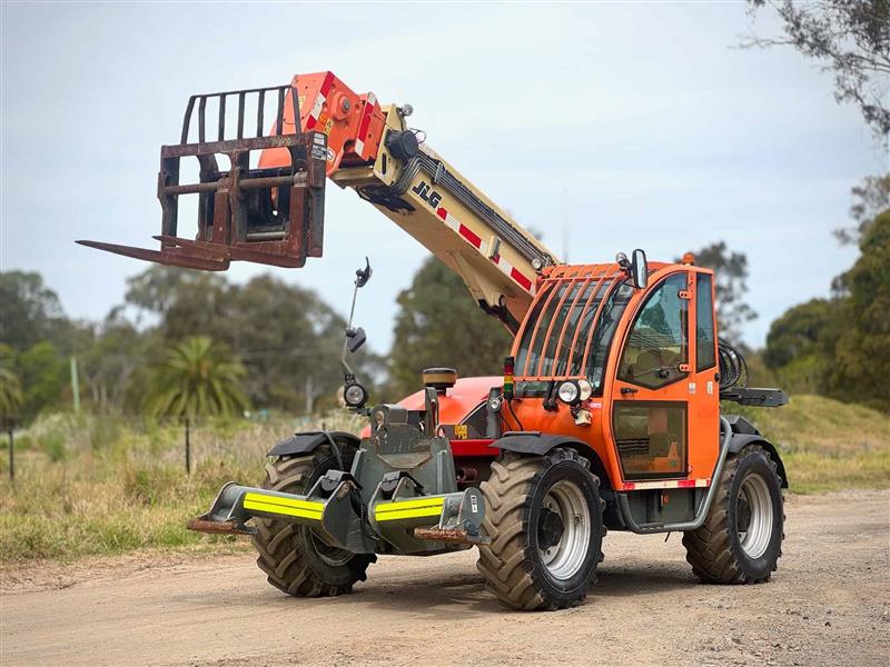 Photo 2. JLG 4013 4T 13M telehandler