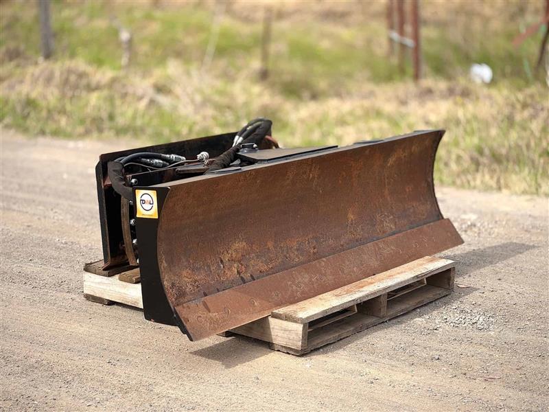 Photo 2. Norm Engineering 2000mm ti.ting angled dozer blade