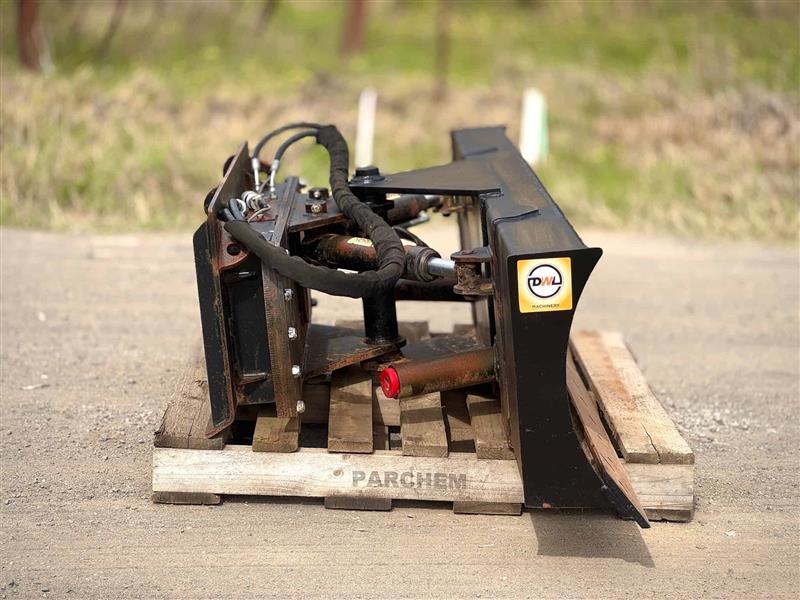 Photo 3. Norm Engineering 2000mm ti.ting angled dozer blade