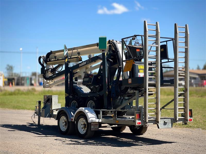 Photo 2. Leguan Monitor 130-2 13.1M knuckle boom & trailer scissor lift cherry picker