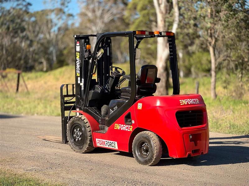 Photo 2. Enforcer FLDCXT35 3.5T 4.5M forklift diesel telehandler