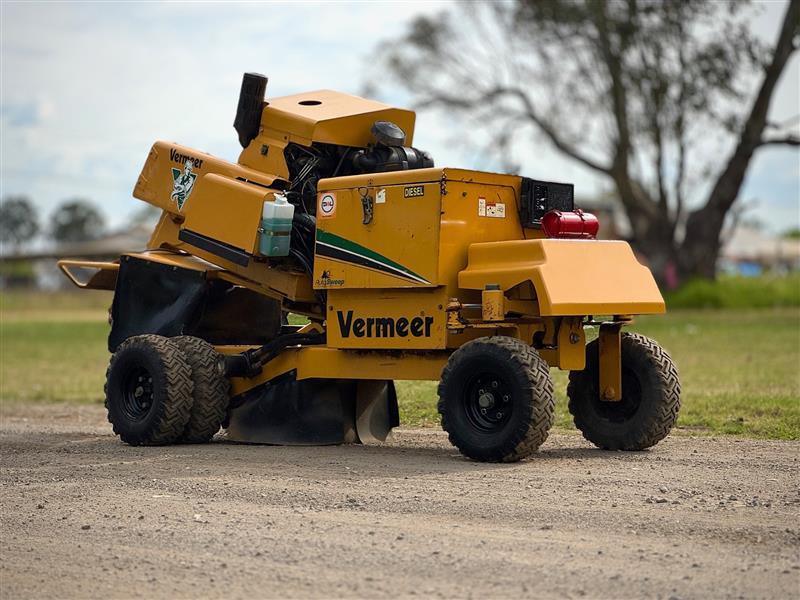 Photo 4. Vermeer SC352 self propelled stump grinder