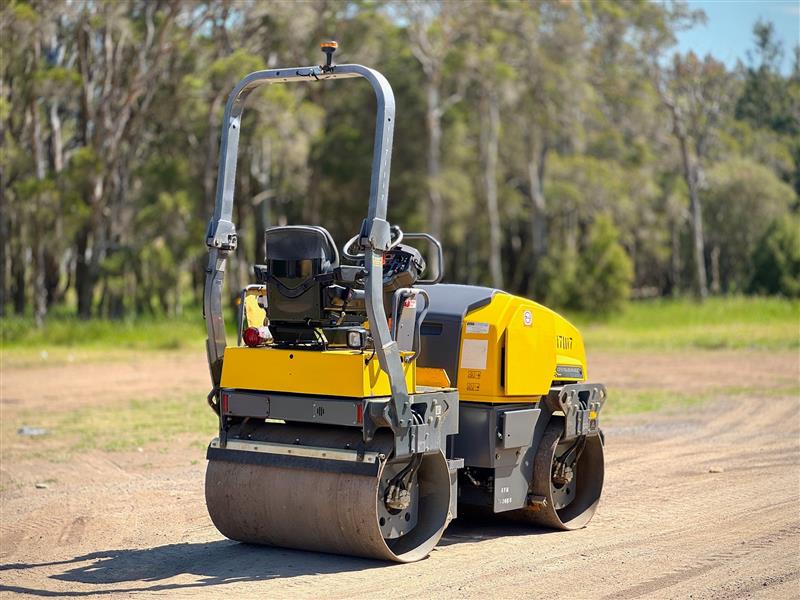 Photo 2. Dynapac CC120 2.6T dual smooth drum articulated roller