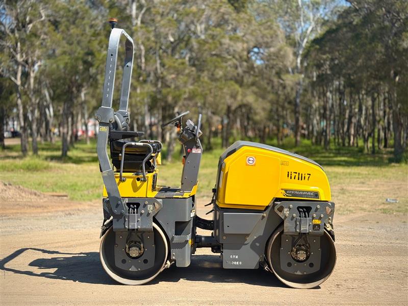 Photo 3. Dynapac CC120 2.6T dual smooth drum articulated roller