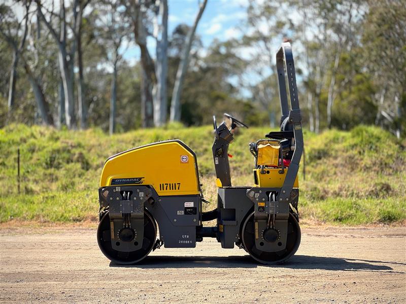 Photo 4. Dynapac CC120 2.6T dual smooth drum articulated roller