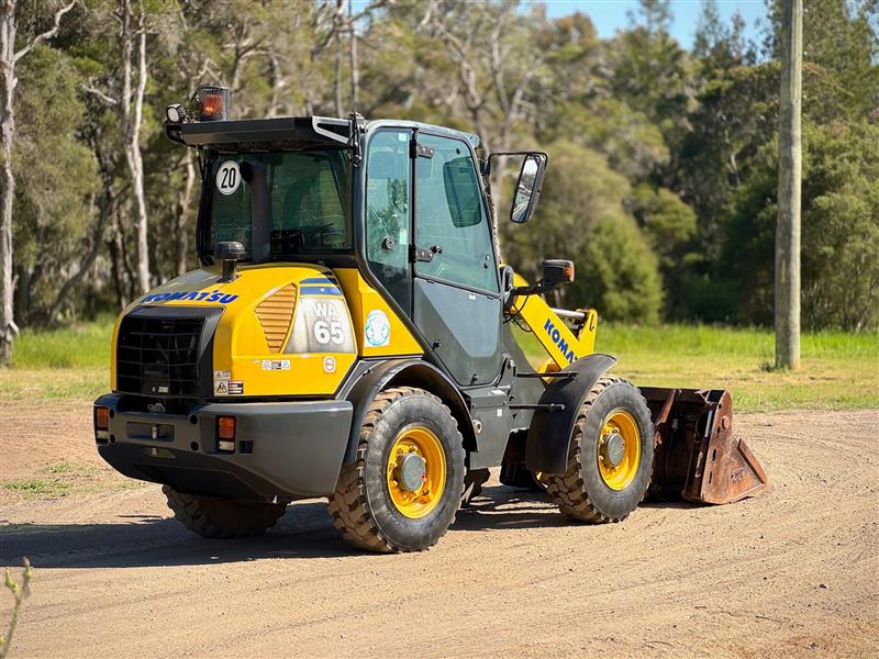 Photo 4. Komatsu WA65-6 5.2T articulated wheel loader
